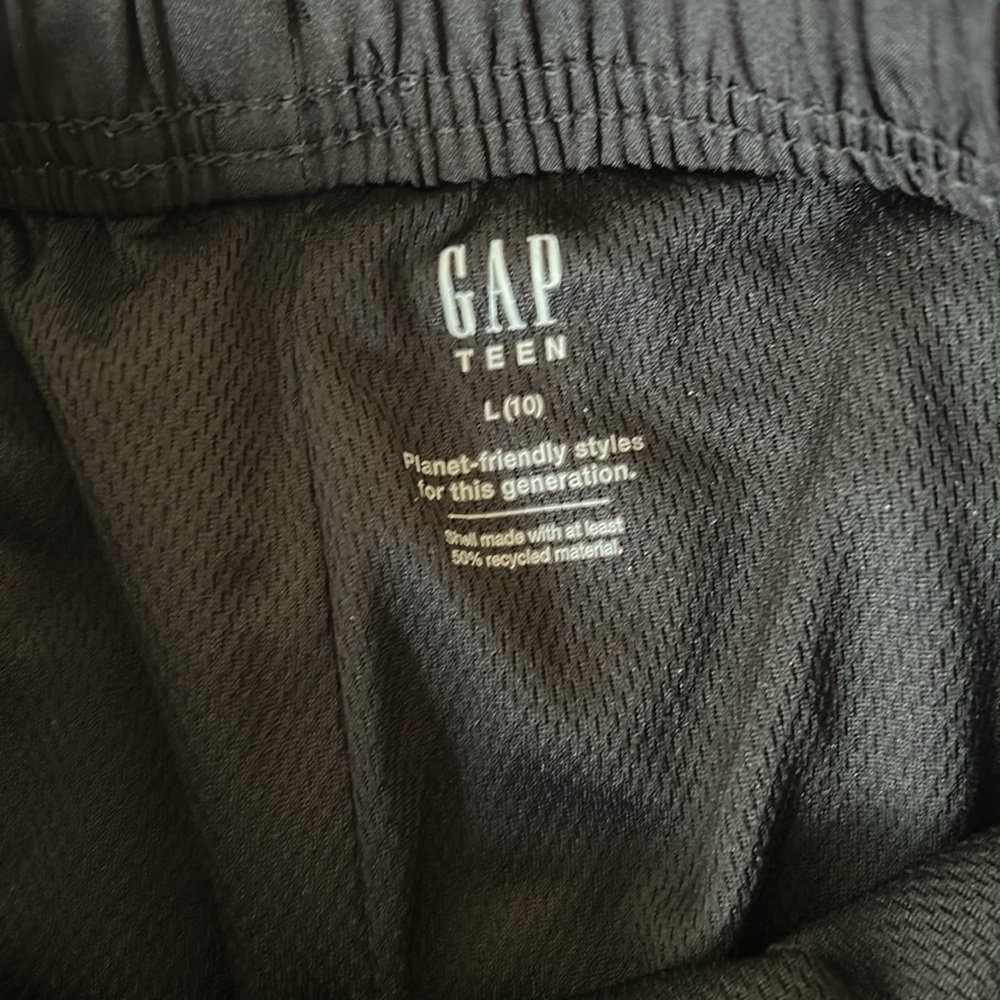 Boys Gap black shorts - Picture 2 of 4